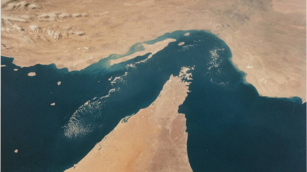 خلافات-حادة-حول-مضيق-هرمز-تعرقل-المفاوضات-بين-واشنطن-وطهران